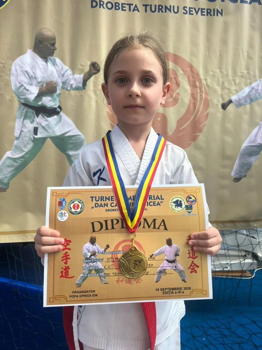 Copil participant la competiție de karate