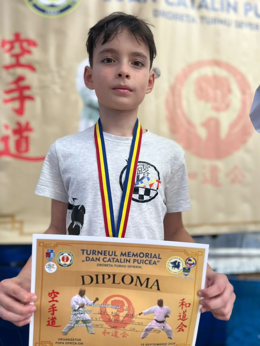 Copil cu medalie la concurs de karate